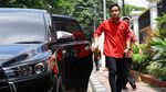 Gaya Gibran Rakabuming Saat Tiba di DPP PDIP Jakarta