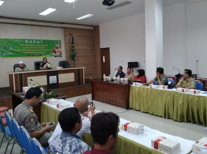 Badan Koodinasi Pengawas Aliran Kepercayaan Masyarakat (Bakorpakem) Kabupaten Pasuruan memanggil Ningsih Tinampi. Ia dimintai pertanggungjawaban atas komentar-komentar yang dinilai melecehkan Islam dan dianggap sesat.