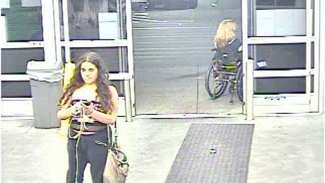 Demi Bisa Viral, Orang-orang Ini Nekat Rusak Makanan di Supermarket