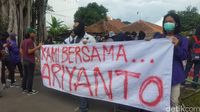 Jelang Sidang Tuntutan, Massa Demo di PN Bogor Minta Ariyanto Dibebaskan