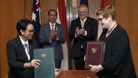 Selain itu, Indonesia dan Australia tengah memperkuat kerja sama pembangunan di kawasan Indo-Pasifik dan Pasifik Selatan. Indonesia berkomitmen menjalin kesepakatan dagang dengan negara-negara di kawasan Pasifik seperti Fiji dan Papua Nugini, serta memberikan bantuan dana Rp 3 triliun rupiah untuk pembangunan ataupun bantuan bencana kepada negara-negara kecil di kawasan tersebut.