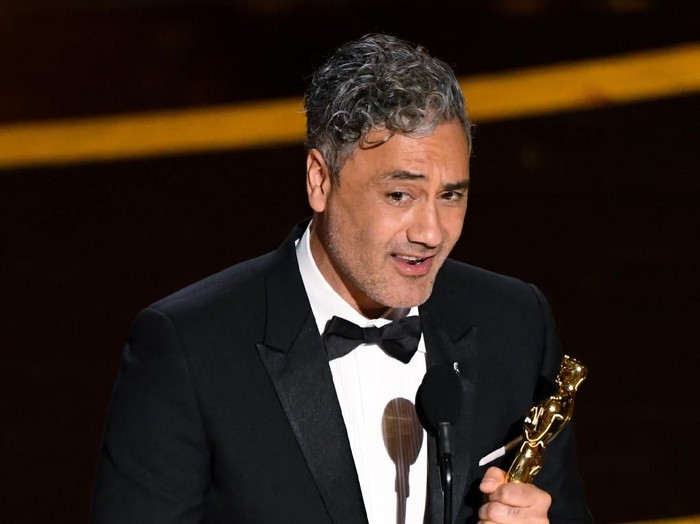 HOLLYWOOD, CALIFORNIA - FEBRUARY 09: Taika Waititi accepts the Writing - Adapted Screenplay - award for Jojo Rabbit onstage during the 92nd Annual Academy Awards at Dolby Theatre on February 09, 2020 in Hollywood, California. (Photo by Kevin Winter/Getty Images)