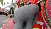 Bentuk gajah yang dianggap kurang jelas dan dinilai lucu membuat landmark ini viral.