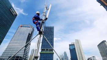 Peningkatan pendapatan layanan ini terutama ditopang oleh pendapatan dari layanan data yang meningkat sebesar 28% YoY. Secara total, kontribusi pendapatan layanan data terhadap pendapatan layanan perusahaan juga semakin besar, mencapai 89% di tahun 2019.