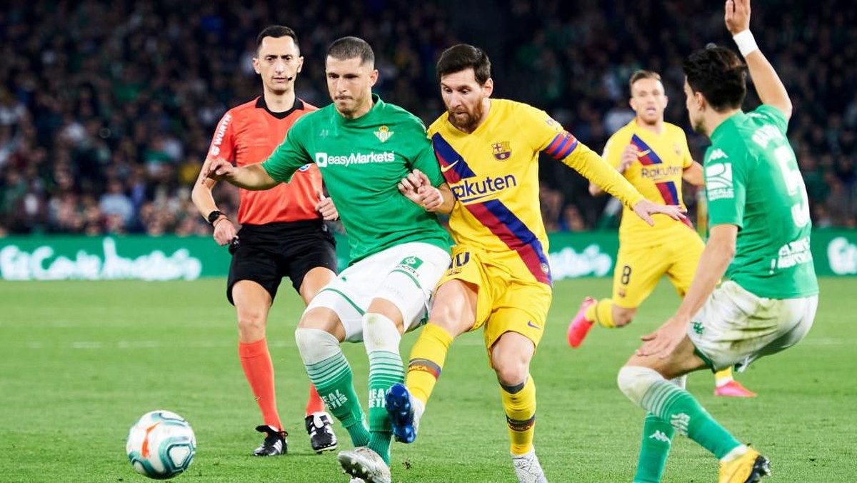 Real Betis vs Barcelona tuntas 2-3 untuk kemenangan tim tamu. (Foto: Aitor Alcalde/Getty Images)
