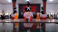 Saja atas nama rakjat hanja menghendaki lenjapnja Belanda dari poelau Bali atau kami sanggoep dan berdjandji bertempoer teroes sampai tjita-tjita kita tertjapai??. Kalimat itu merupakan untaian kata-kata dari surat jawaban I Gusti Ngurah Rai ketika dia dan pasukannya diminta menyerah oleh tentara Belanda. Petikan surat itu diabadikan berupa pahatan dalam Monumen Taman Pujaan Bangsa Margarana. 