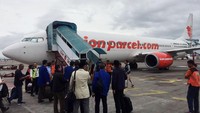 Pendukung Zulkifli Hasan berangkat dari Bandara Sultan Hasanuddin, Makassar menuju Kendari, Sulawesi Tenggara, menggunakan pesawat Lion. Istimewa/Tim Zulhas.