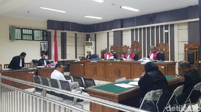 Stafsus Bupati Kudus M Tamzil, Agoes Soeranto dituntut 6 tahun bui, Senin (10/2/2020)