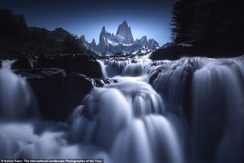 Dari cahaya aurora hingga pegunungan dramatis ditampilkan dalam deretan juara lomba foto lansekap internasional 2020. Yuk, intip potret keindahannya.