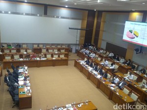 Komisi VIII DPR Cecar Pak Haji Plt Dirjen Bimas Katolik Kemenag