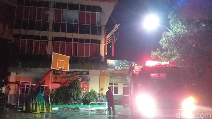 angin kencang di surabaya
