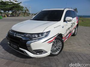 Mobil Miliaran Outlander PHEV Terjual 27 Unit di RI, Minat Impor dari Thailand?