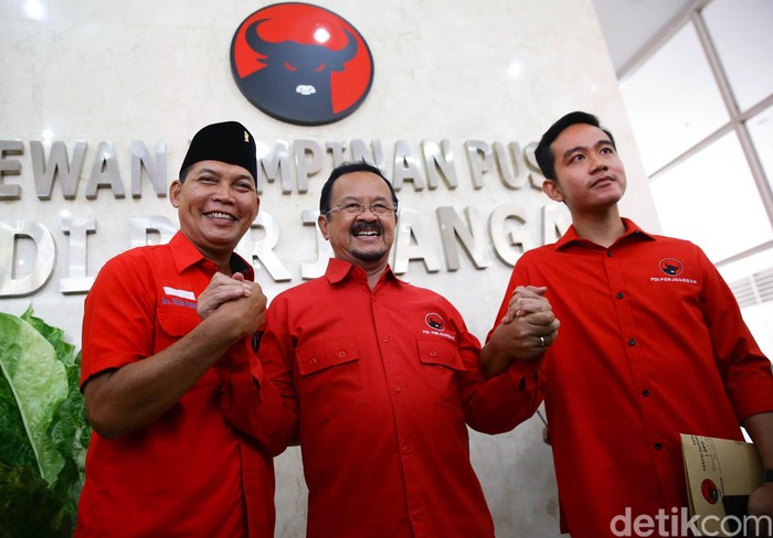 Gibran bersama Achmad Purnomo dan Teguh Prakosa jalani uji kelayakan dan kepatutan terkait Pilkada Solo. Kegiatan itu dilakukan kantor DPP PDIP, Jakarta.