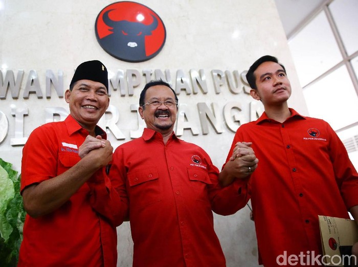 Gibran bersama Achmad Purnomo dan Teguh Prakosa jalani uji kelayakan dan kepatutan terkait Pilkada Solo. Kegiatan itu dilakukan kantor DPP PDIP, Jakarta.