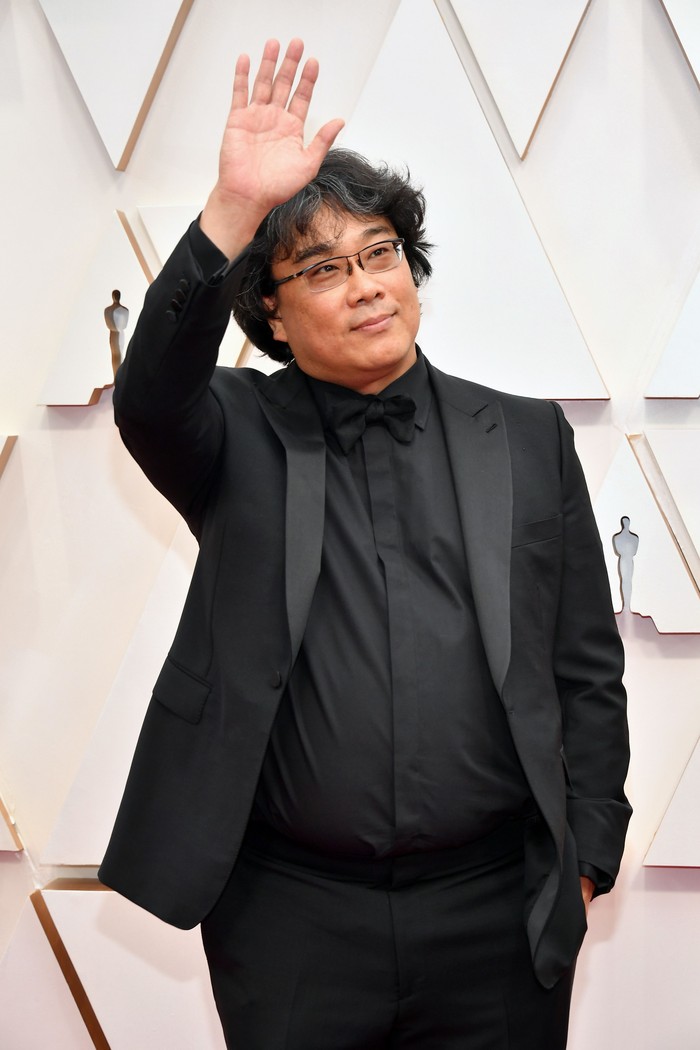 Parasite HOLLYWOOD, CALIFORNIA - FEBRUARY 09: Cast and crew of
'Parasite' including editor Yang Jin-mo, writer Jin Won Han, producer Kwak Sin-ae, production designer Ha-jun Lee, Yang-kwon Moon, Kang-ho Song, Yeo-jeong Jo, Sun-kyun Lee, and filmmaker Bong Joon Ho attend the 92nd Annual Academy Awards at Hollywood and Highland on February 09, 2020 in Hollywood, California. (Photo by Amy Sussman/Getty Images)