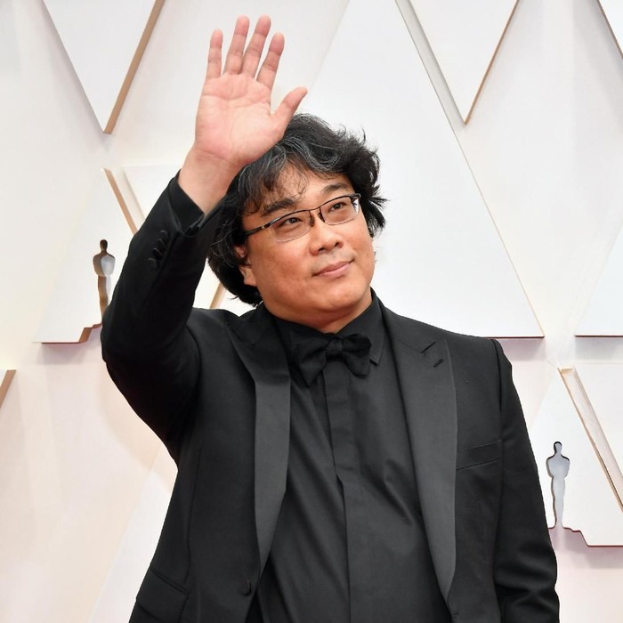 Parasite HOLLYWOOD, CALIFORNIA - FEBRUARY 09: Cast and crew of
Parasite including editor Yang Jin-mo, writer Jin Won Han, producer Kwak Sin-ae, production designer Ha-jun Lee, Yang-kwon Moon, Kang-ho Song, Yeo-jeong Jo, Sun-kyun Lee, and filmmaker Bong Joon Ho attend the 92nd Annual Academy Awards at Hollywood and Highland on February 09, 2020 in Hollywood, California. (Photo by Amy Sussman/Getty Images)