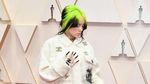 Billie Eilish tampil Serba Chanel di Oscar 2020