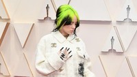 Billie Eilish saat hadir di Oscar 2020 di California, Amerika Serikat pada Senin (10/2). Amy Sussman/Getty Images
