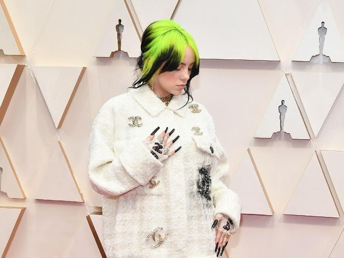 Billie Eilish HOLLYWOOD, CALIFORNIA - FEBRUARY 09: Billie Eilish attends the 92nd Annual Academy Awards at Hollywood and Highland on February 09, 2020 in Hollywood, California. (Photo by Amy Sussman/Getty Images)
