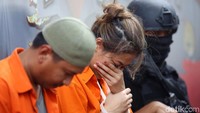 Polisi kemudian melakukan penggeledahan di rumah WAD dan ditemukan narkoba di sana.