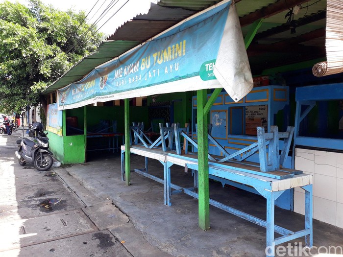 Warung Mi Ayam Bu Tumini Masih Tutup Pemilik Mi Ayam Bu Tumini meninggal dunia pada Jumat (7/2). Terpantau warungnya di Jalan Imogiri Timur, Yogyakarta, masih tutup hingga hari ini.