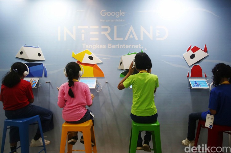 Google meluncurkan program Tangkas Berinternet di Kemendikbud, Jakarta, Senin (10/2/2020). Program ini untuk mempromosikan literasi digital bagi anak, orangtua dan guru di seluruh Indonesia.