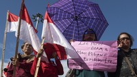 Unjuk rasa digelar di depan Istana Merdeka, Jakarta, Senin (10/2/2020).