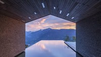 Melalui tagar Instagram populer seperti #poolsofinstagram, #poolsoftheworld, #poollife dan #poolside, media Inggris Daily Mail merangkum sejumlah hotel/resort dunia yang punya kolam renang populer. Salah satu yang ada dalam daftar tersebut adalah infinity pool Miramonti Boutique Hotel di Italia (Miramonti Boutique Hotel)