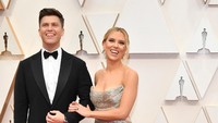 Scarlett Johansson hadir bersama Colin Jost di ajang Oscar 2020. Amy Sussman/Getty Images