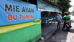 Suasana di Warung Mi Ayam Bu Tumini yang Masih Tutup dan Sepi