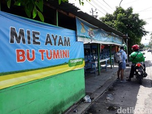Tentang Bu Tumini dan Calon Ahli Waris Warung Mi Ayamnya yang Legendaris