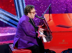 Elton John Ungkap Bertemu Tuhan saat Hisap Ganja