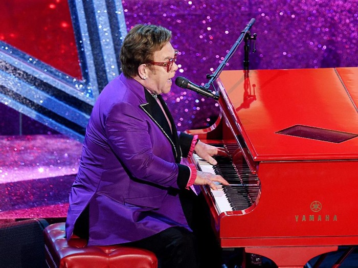 HOLLYWOOD, CALIFORNIA - FEBRUARY 09: Elton John performs onstage during the 92nd Annual Academy Awards at Dolby Theatre on February 09, 2020 in Hollywood, California. (Photo by Kevin Winter/Getty Images)