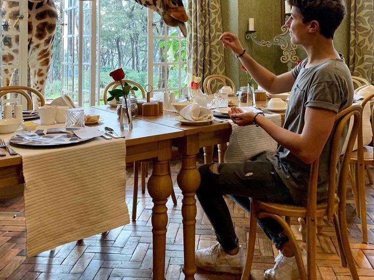 Intip Momen Eljuanpa Zurita, Youtuber Tampan yang Doyan Kulineran Seru