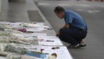 Bunga dan Lilin Hiasi Lokasi Penembakan Brutal di Thailand