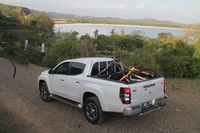 Mitsubishi Triton di Lombok, Nusa Tenggara Barat. 
