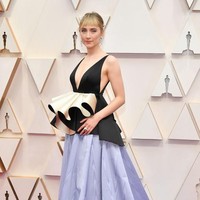 Kerap menjadi red carpet darling dengan gaya busana memesona, kali ini di Oscar 2020, Saoirse Ronan gagal tampil memukau. Gaun keluaran Gucci tak mampu menyelamatkan penampilannya yang tampak seperti pelajar sedang menghadiri pesta prom. Foto: Getty Images