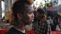 Memang seringkali mereka mendapatkan stigam negatif di kalangan masyarakat karena penampilan mereka yang terkesan kumuh dan bertato layaknya seorang preman.