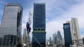 Sepanjang tahun 2019, XL Axiata juga terus melakukan perluasan jangkauan dan kapasitas jaringan terutama di wilayah luar Jawa. Hingga akhir 2019, total jumlah BTS XL Axiata meningkat menjadi lebih dari 130 ribu, termasuk lebih dari 40 ribu BTS 4G. XL Axiata kini menjadi yang terdepan secara industri, baik pada pendapatan data yang mencapai 89%, juga untuk penetrasi smartphone yang mencapai 86% di akhir tahun 2019.