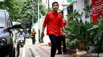 Gaya Gibran Rakabuming Saat Tiba di DPP PDIP Jakarta