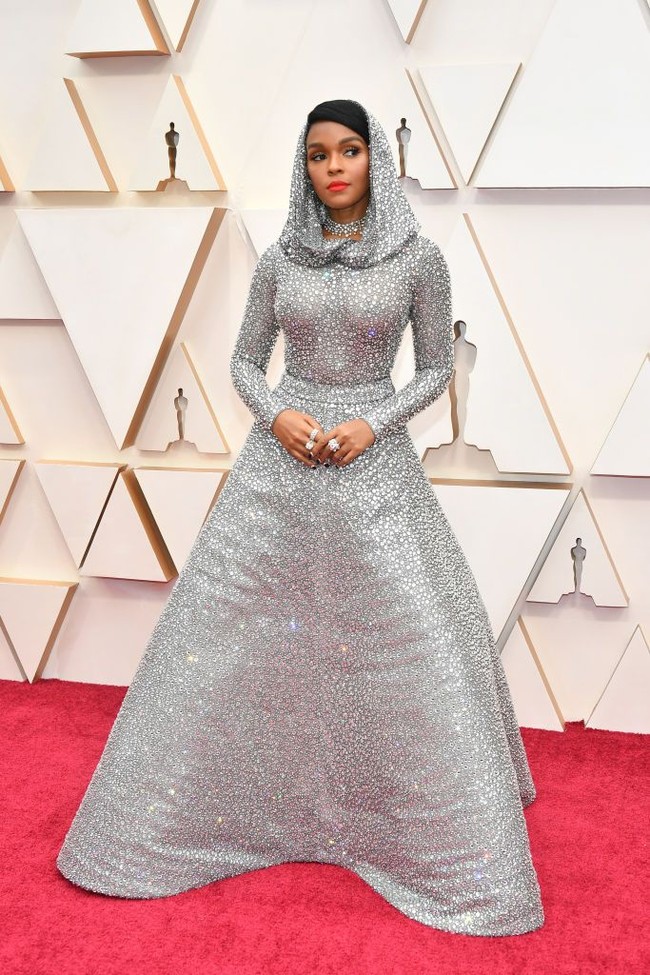 Karpet merah Oscar 2020 yang tengah berlangsung di Dolby Theatre, Los Angeles, California, AS, Minggu (9/2/2020) atau Senin pagi WIB, bertaburan bintang. Aktris dan penyanyi Janelle Monae salah satunya. (Foto: Getty Images)