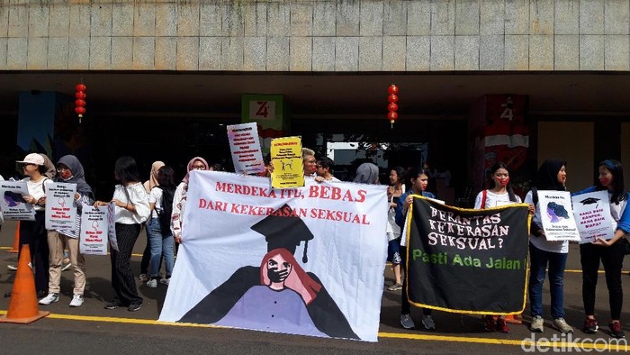 Aksi di depan Kemdikbud (Foto: Rahel Narda/detikcom)