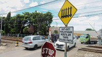 Perlinsan tanpa palang pintu otomatis ini juga masih ditemui di sejumlah wilayah.