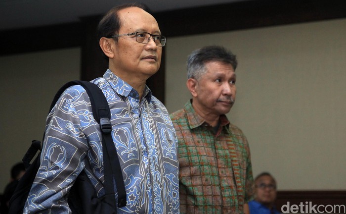 Sidang Perdana Kasus Korupsi Kondensat Rp 35 Triliun Dua tersangka kasus korupsi kondensat Rp 35 triliun, Raden Priyono dan Djoko Harsono menjalani sidang perdana. Sidang ini digelar di Pengadilan Tipikor, Jakarta