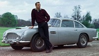 Aston Martin DB5 jadi film ikonik di masanya, dengan menjadi kawan dari James Bond dalam serial film Goldfingers Foto: EON Production
