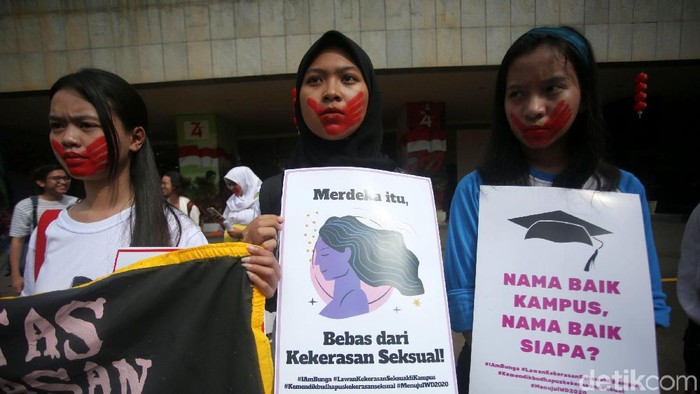 Gerakan Perempuan Anti Kekerasan (Gerak Perempuan) menggelar aksi di Kementerian Pendidikan dan Kebudayaan (Kemdikbud), Senin (10/2/2020). Aksi tersebut digelar dalam rangka menuntut Kemdikbud untuk menindak tegas pelaku kekerasan seksual di lingkungan kampus.