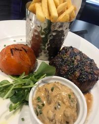 Restoran Ini Dianggap Rasis karena Sajikan Steak Khusus Wanita