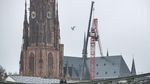 Crane Timpa Atap Gereja Frankfurter Dom Imbas Badai Sabine
