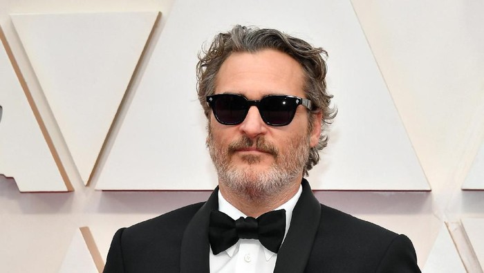 HOLLYWOOD, CALIFORNIA - FEBRUARY 09: Joaquin Phoenix attends the 92nd Annual Academy Awards at Hollywood and Highland on February 09, 2020 in Hollywood, California. (Photo by Amy Sussman/Getty Images)