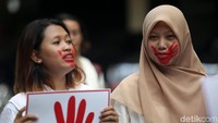Aksi tersebut digelar dalam rangka menuntut Kemdikbud untuk menindak tegas pelaku kekerasan seksual di lingkungan kampus.